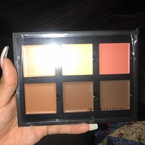 Anastasia Beverly Hills ConTour Cream Set